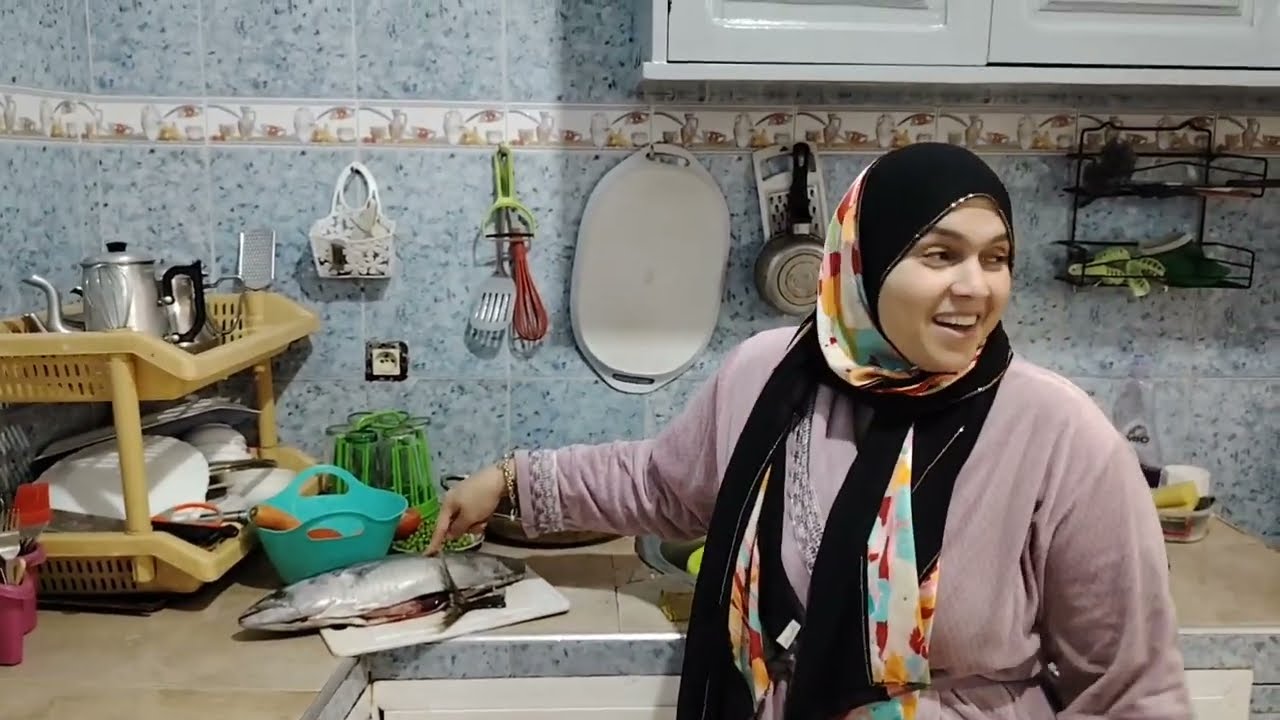 سمعو لالة مسكينة كدفع عليا وخا ولدها عيرني قدمكم