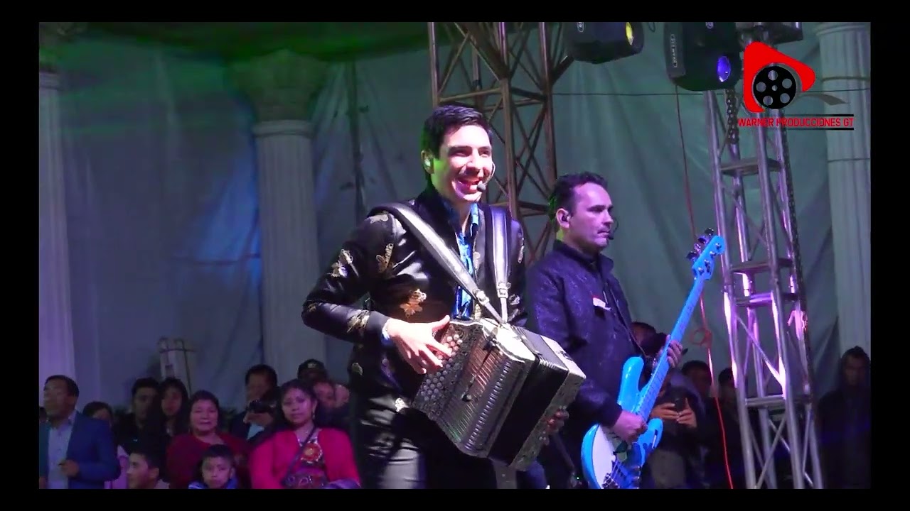 La Banda Del Carro Rojo - Raúl Hernández Jr