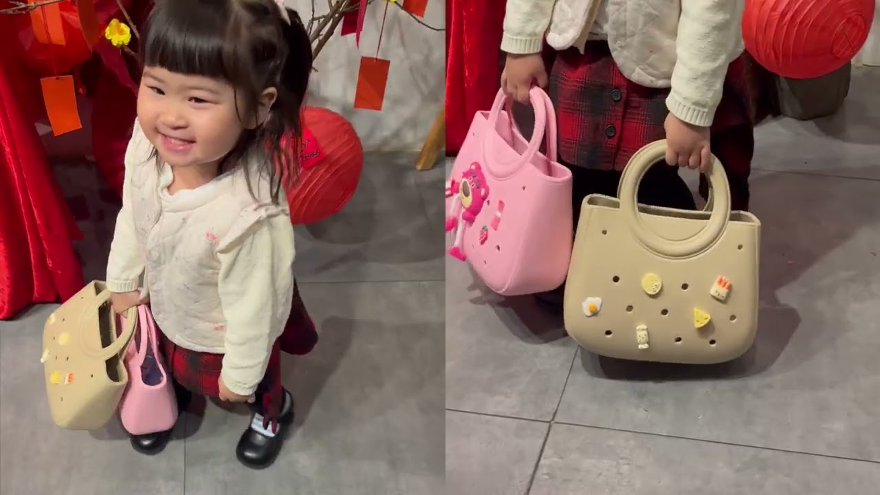 Bé cũng có túi xinh kèm charm để tung tăng #vbcare #tuixachthoitrang #toys