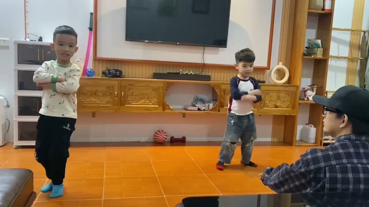 Nhảy hiphop gấu