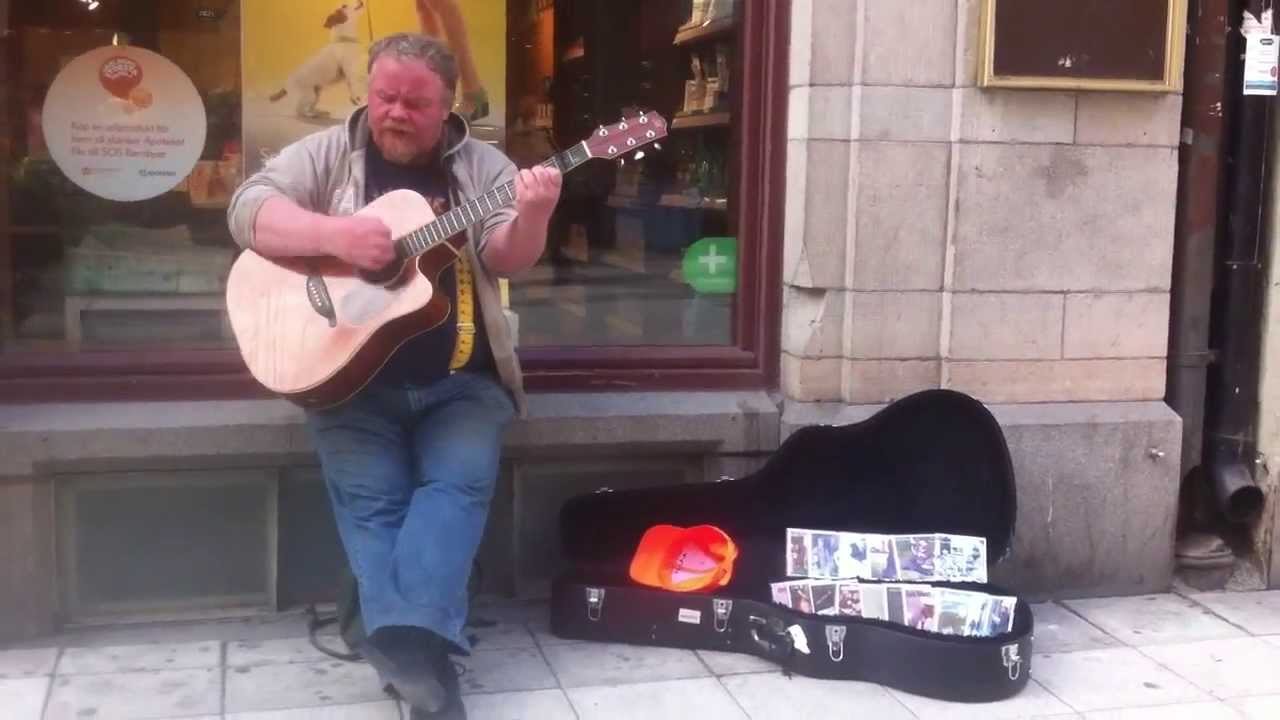 [Dave Stewart - Don't stop believin'] Stockholm Street Artist