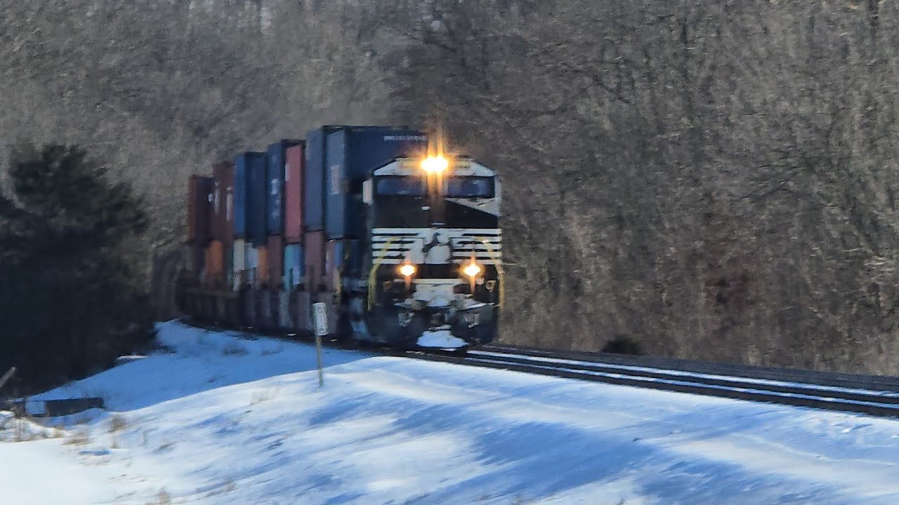 Northbound Norfolk Southern Intermodal, Cook Road Grade Crossing Lucasville, Ohio 1/31/26