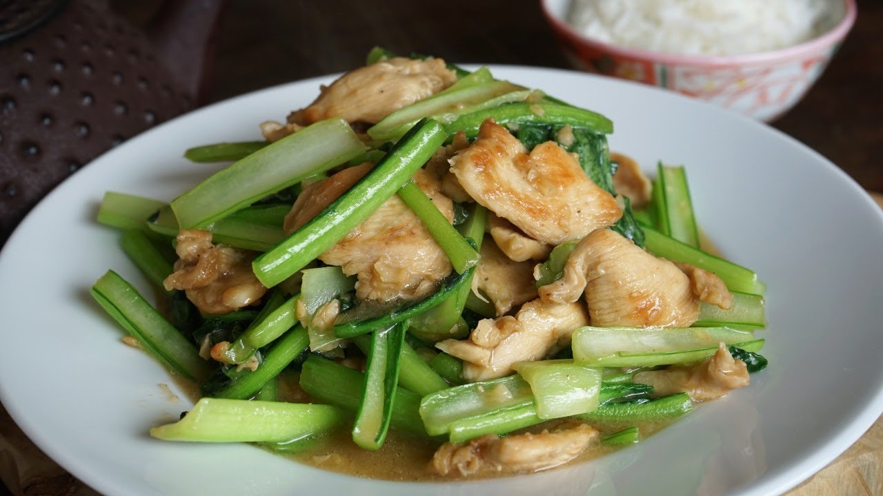 Poulet et choi sam sautés : un plat sain, équilibré et rapide à faire