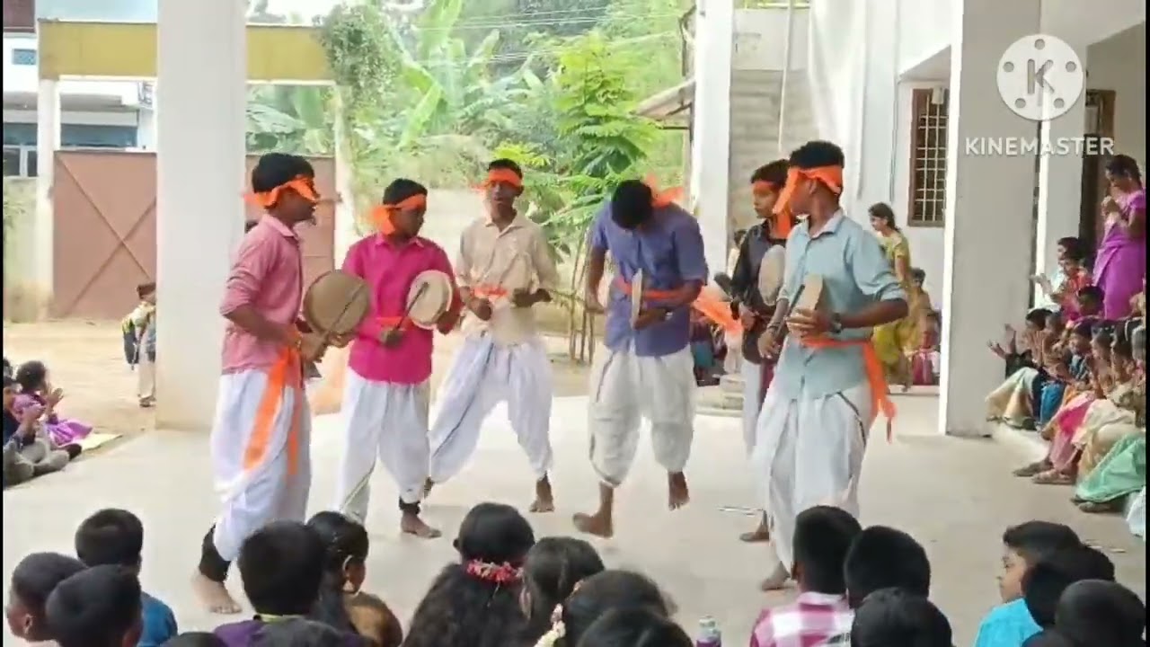 Traditional dance performanced by school students in Pongal celebration/Mithran Deekshitha Channel 