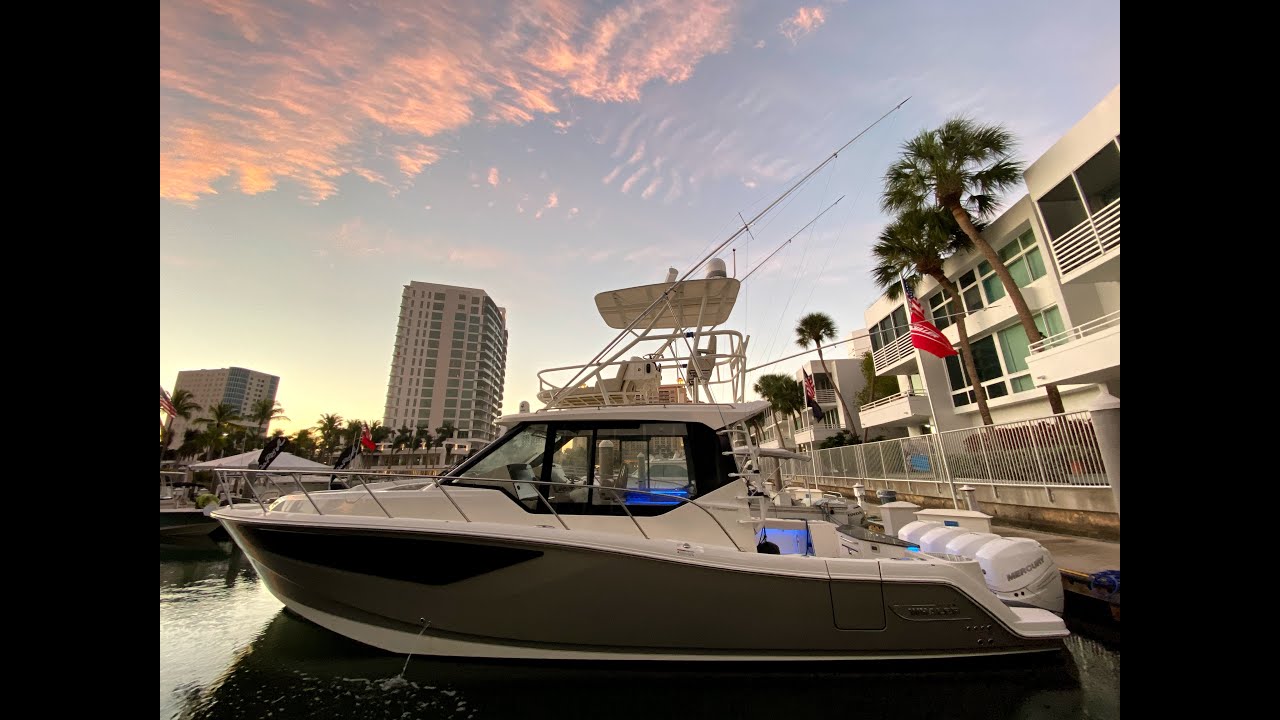 Boston Whaler 405 Conquest Walkthrough
