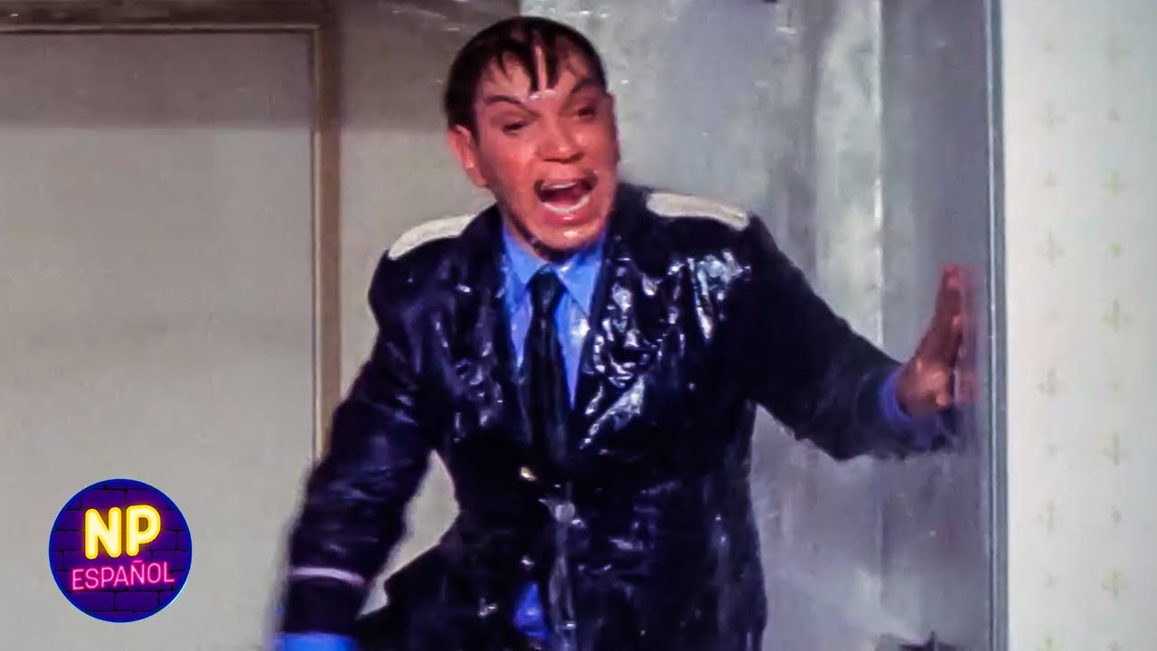 Cantinflas Destruye el Baño de un Residente | Conserje En Condominio (1974) | Now Español