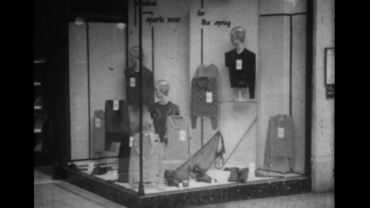 Portsmouth Street Scenes Shopping in the 1930s |  Clifford  Worley | AV100/25