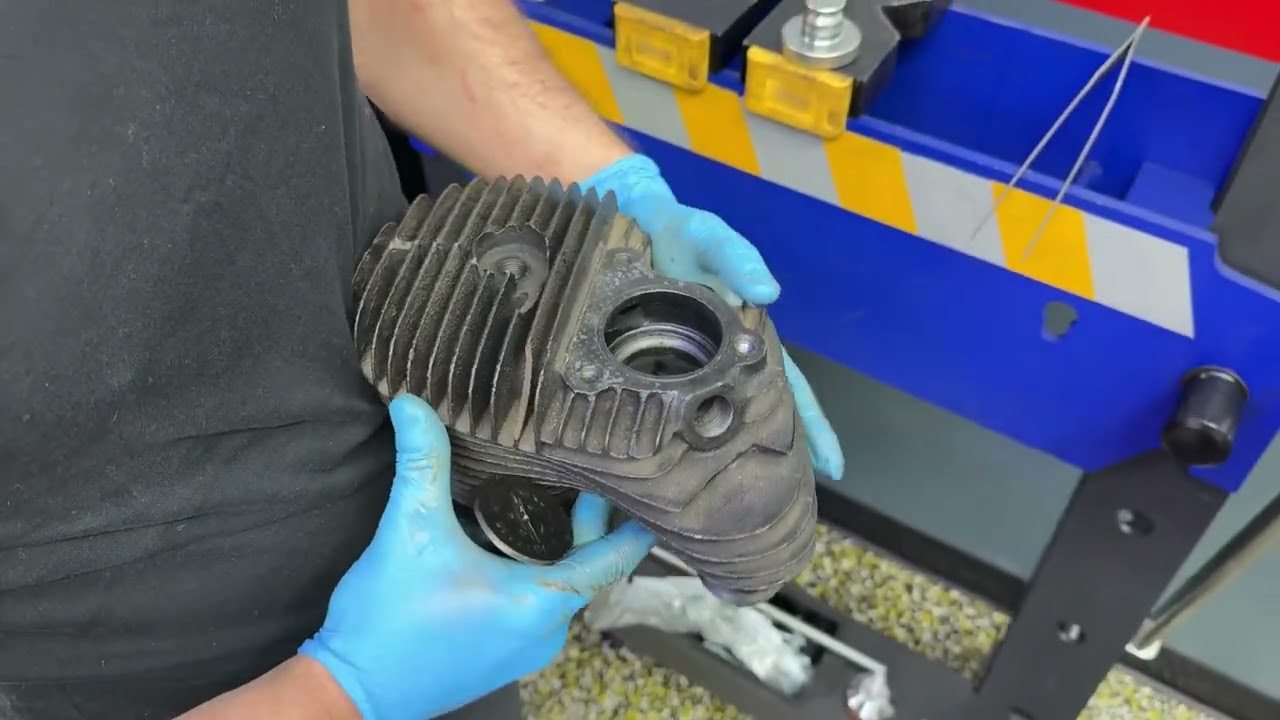 Excelsior Super X Super Sport - 1930: First Step of Restoration - Engine Disassembly.