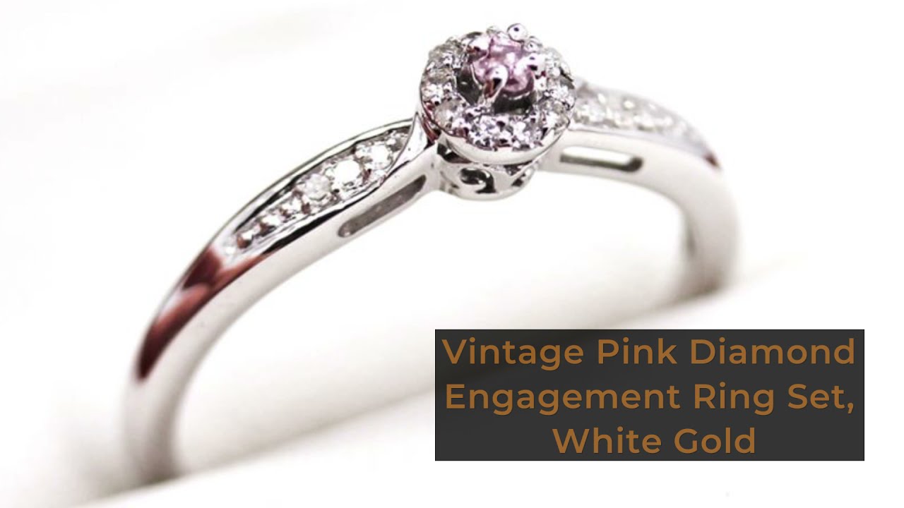 Check Out The Stunning Piece of Vintage Engagement Ring and Wedding Band