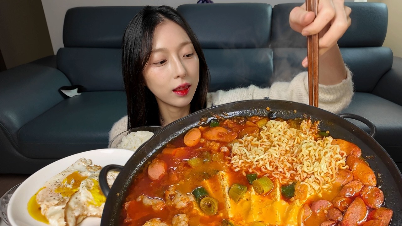 대창 넣은 치즈 부대찌개 먹방🔥 라면사리에 계란후라이까지! ㅣ부대찌개먹방ㅣCheese Budae-jjigae Mukbang🔥
