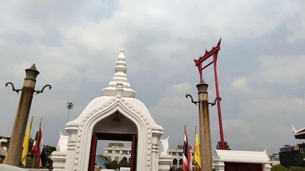 เดินเล่นย่าน ถนนดินสอ เสาชิงช้า ซื้อของกิน ไหว้พระที่ วัดสุทัศน์เทพวราราม บรรยากาศมื้ออาหารในที่พัก