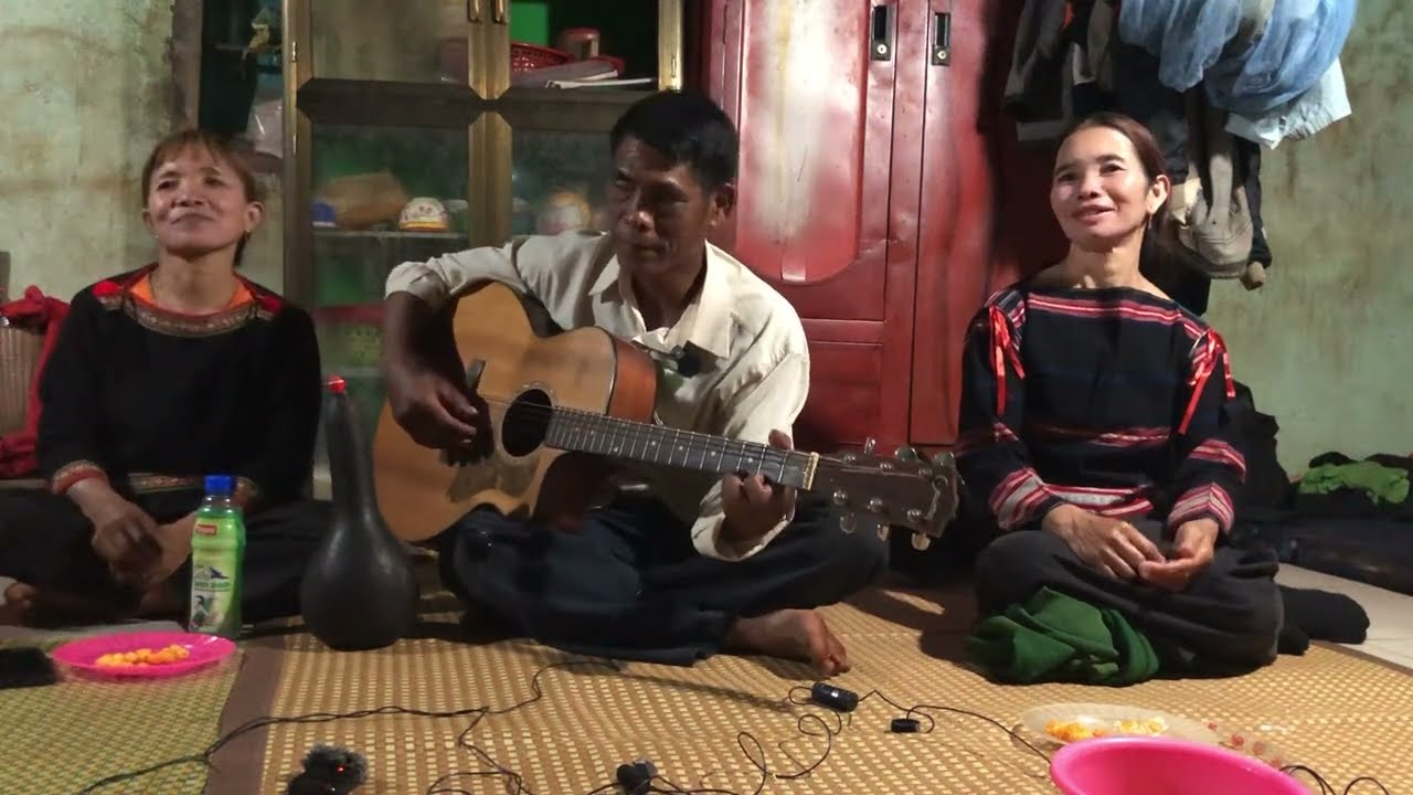 Ma  bài. Adoh  jrai
