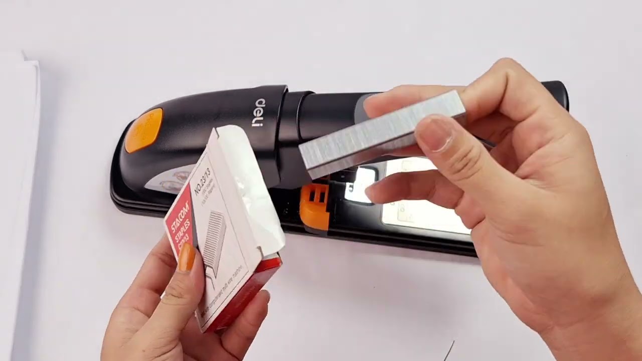 Máy dập ghim Trợ lực 80 tờ Deli 0387 - Sức mạnh và hiệu suất hoàn hảo