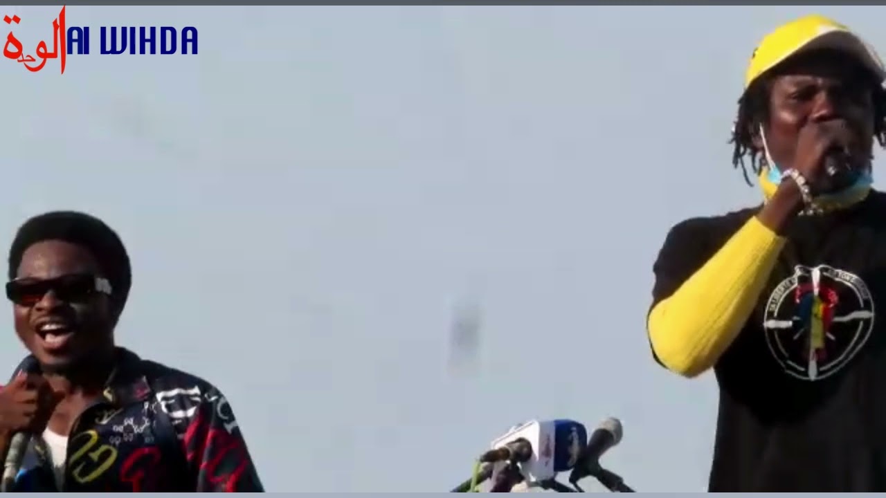 Tchad : les artistes N2A Teguil et Ray's Kim sur scène au meeting du stade IMO.