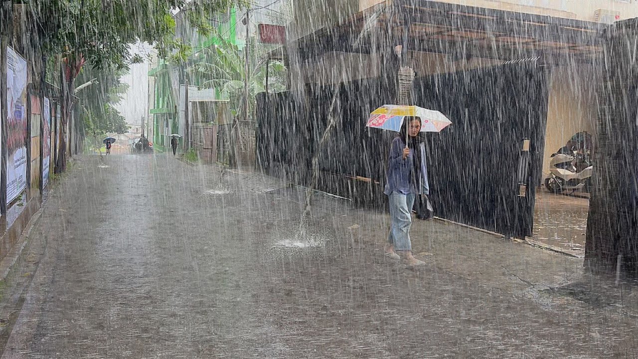 Heavy Rain in the Village is Very Cold, Heavy Rain Sound Therapy Makes Sleep More Comfortable