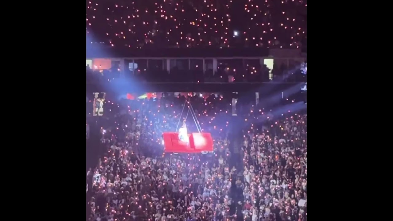 CWEB Celebrity News: Beyonc&eacute; Left Dangling in Tilted Car During Houston Concert