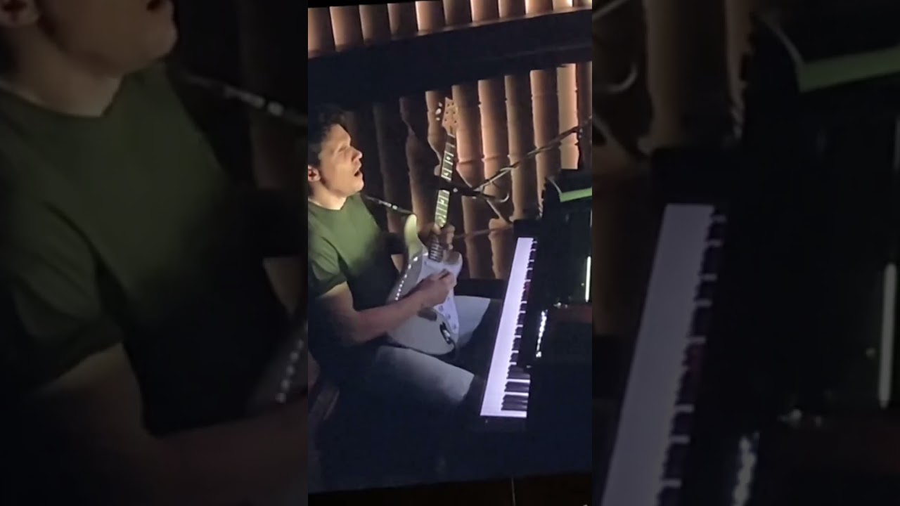 Insane John Mayer guitar solo with piano loop