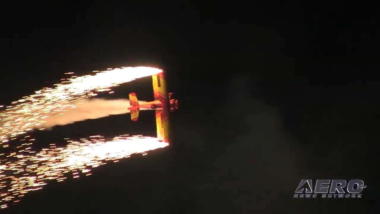 Aero-TV: EAA's Night Airshow - Lighting up the Night Sky at AirVenture 2011