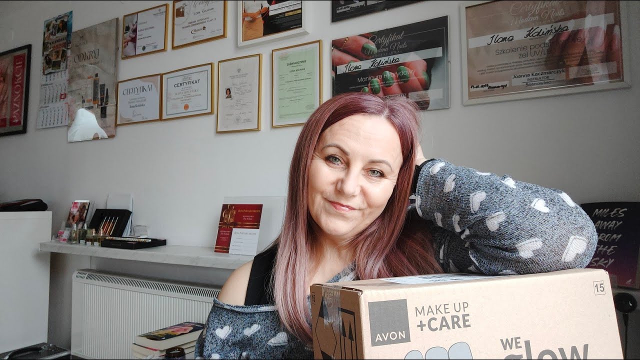 Nagrywam na YouTube i... wchodzi klientka 😀 Otwieram paczki:Avon+ paznokcie.