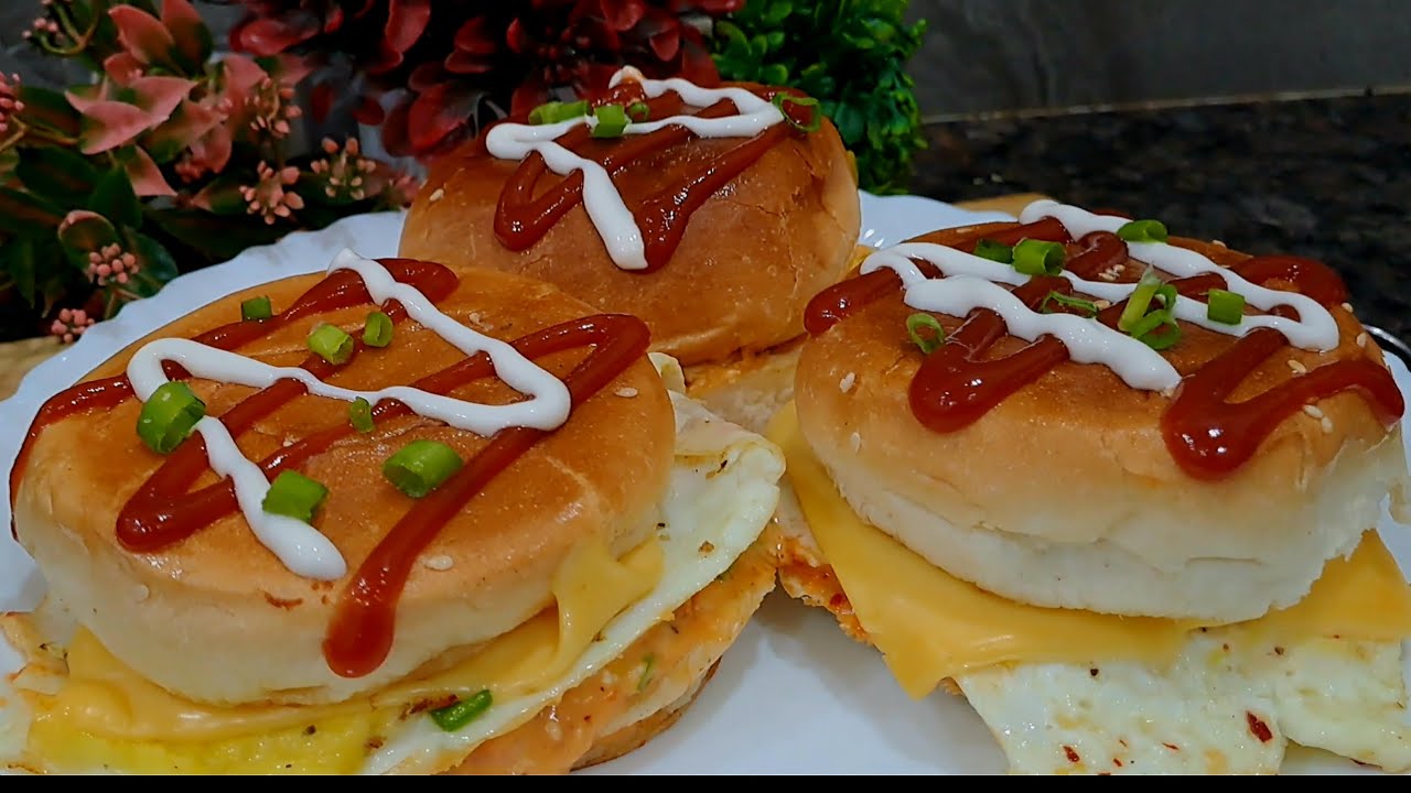Mc D Style Mc Egg Burger 🍔 Ki Recipe / Extra Cheesy Tava EGG FRY Burger / Creamy Fry Egg Burger 