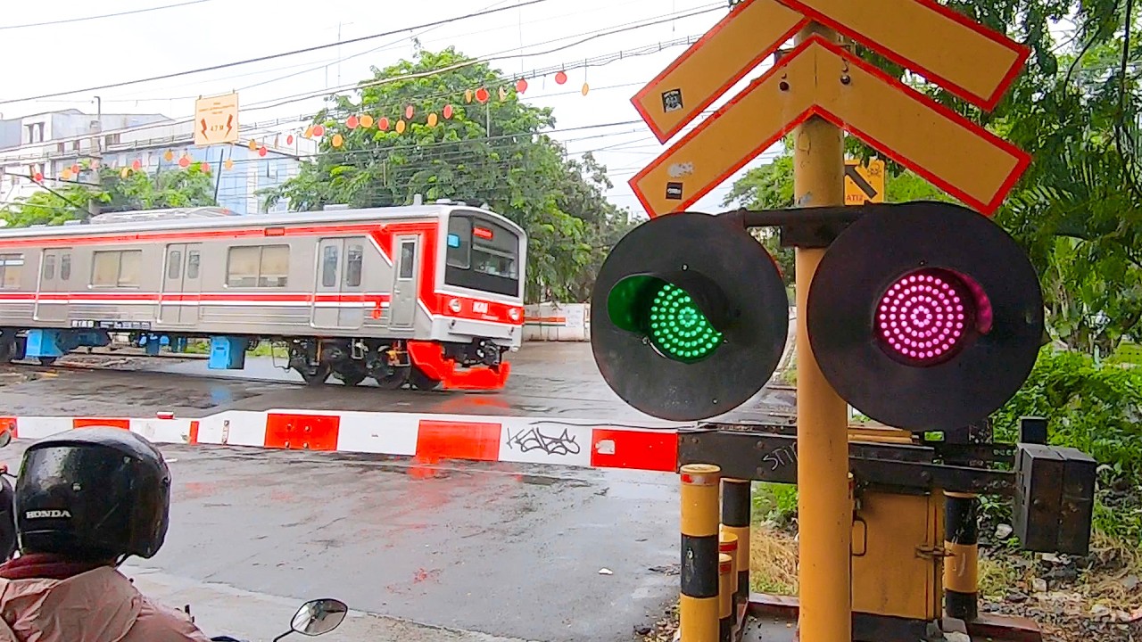 Lampu Green Palang Perlintasan Kereta Api Berubah Jadi Hijau | NS Modifikasi Alkmaar
