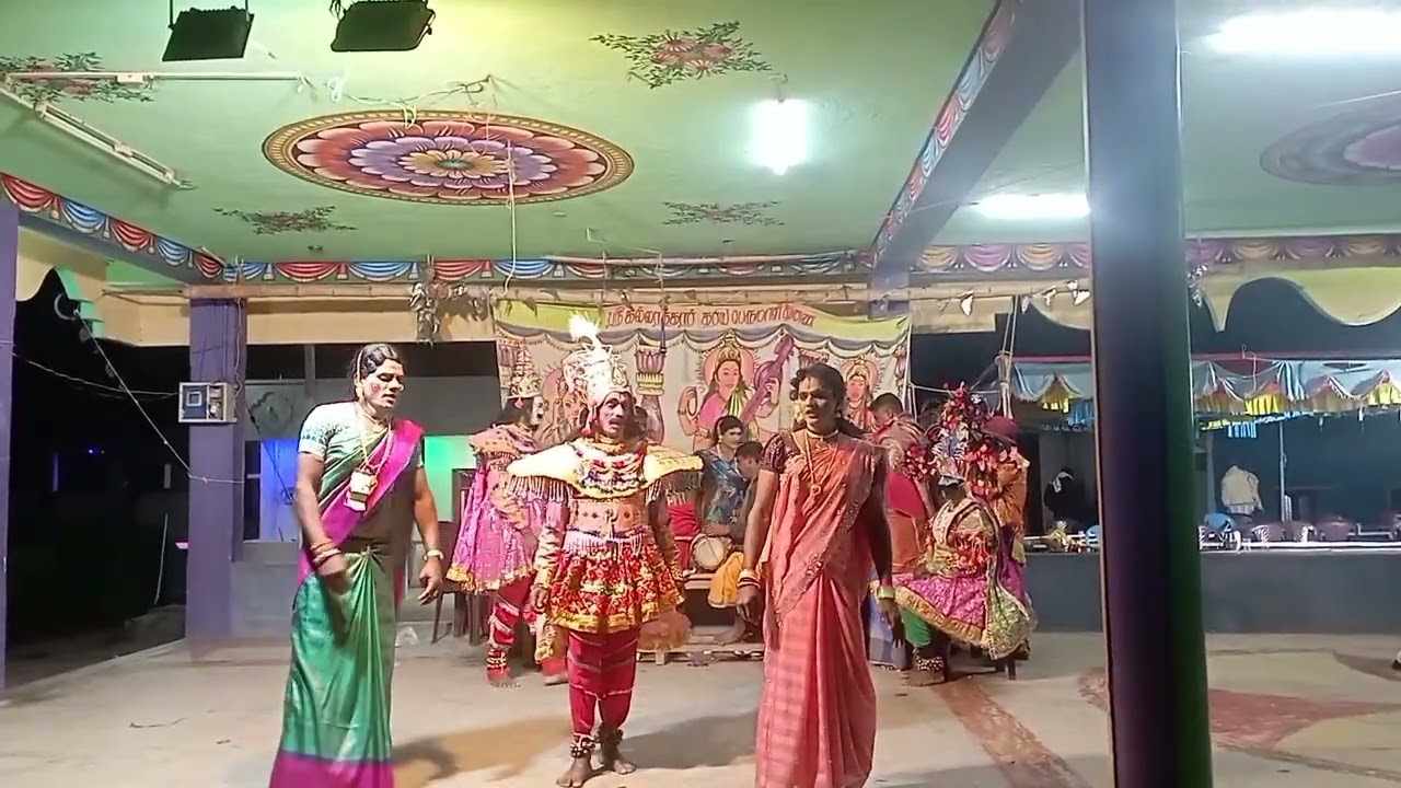 ஜவ்வாது மலை முட்டு நாடு கல்லாத்தூர் கிராமத்தில் பெரும்பள்ளி நாடகக் குழுவினர் ஆடிய நடன