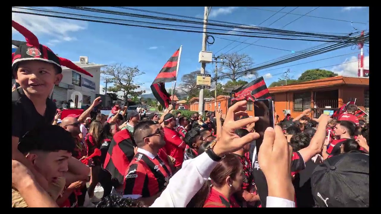 Celebración Rojinegra (Carroza de Campeones)