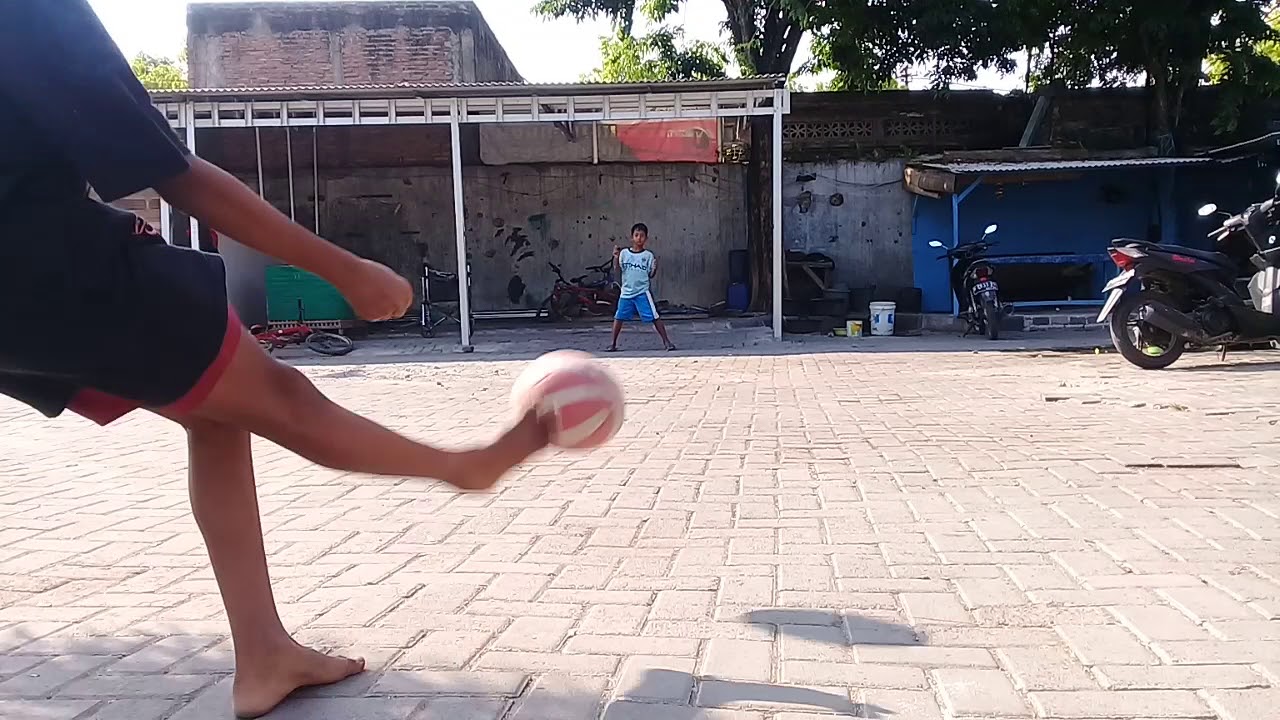 Tendangan melengkung ala ronaldo