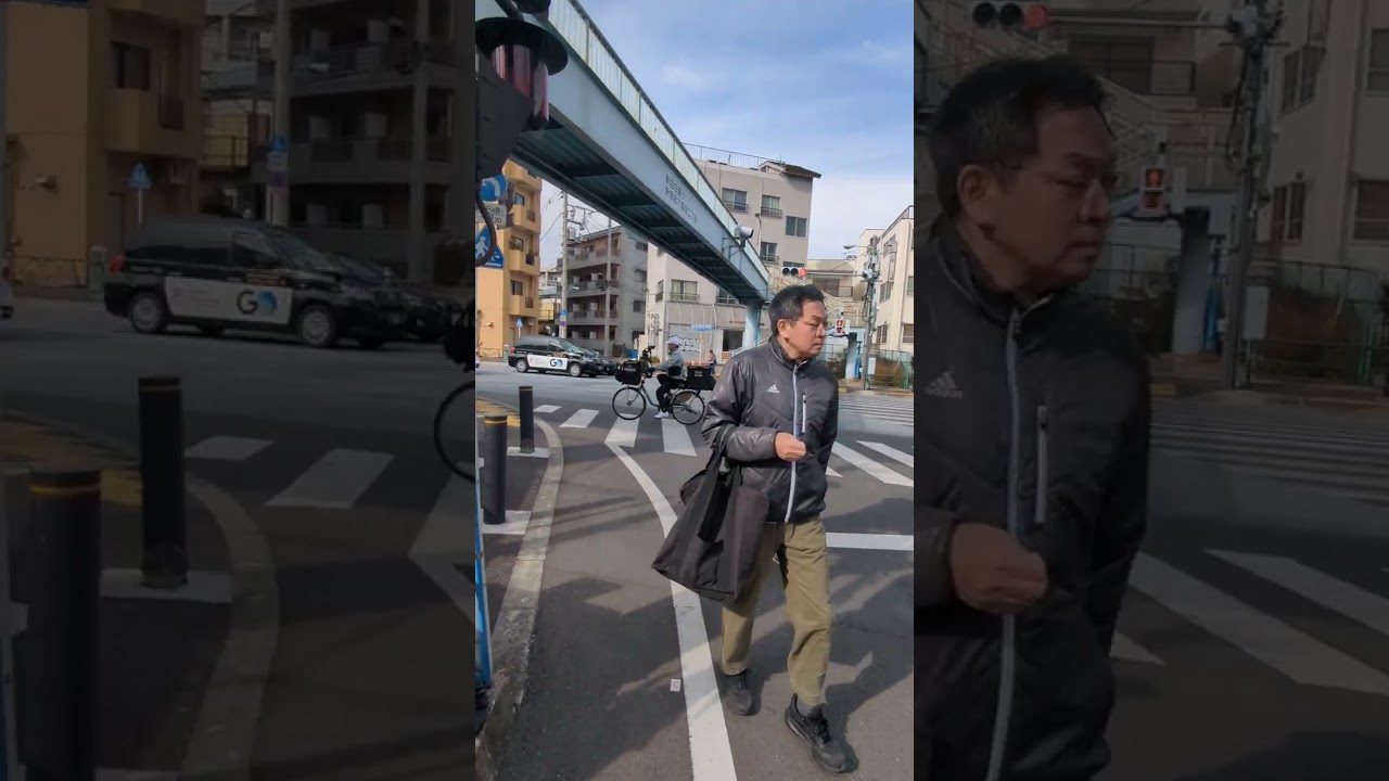 ダウンタウン？氷川前歩道橋（跨線人道橋）