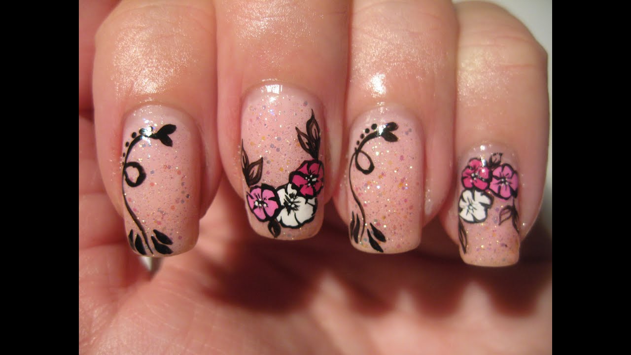 Nail art: Quick flowers on pink glitter