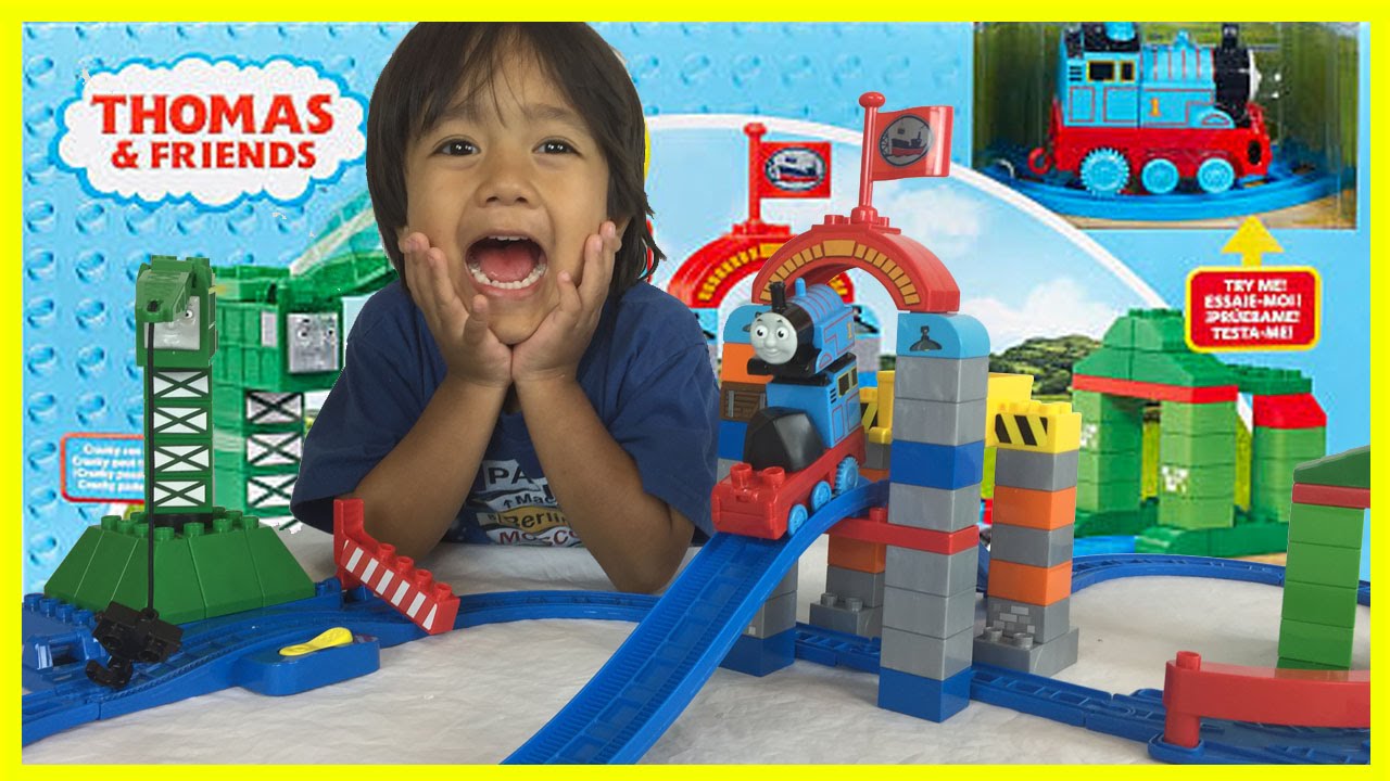 Ryan plays THOMAS AND FRIENDS MEGA BLOKS Cranky Toy Trains Playset