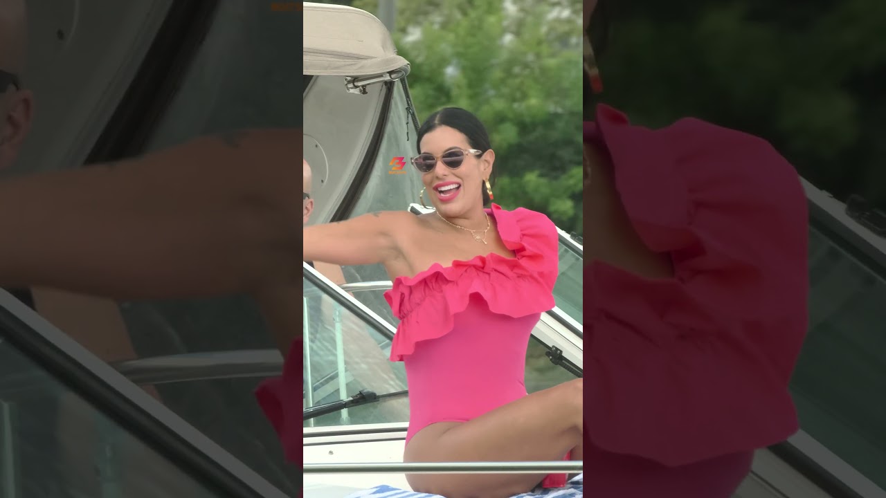 🌹 Lovely in Rose: Miami's Ultimate Sandbar Photo Shoot 🌊✨ #boatsnaps #miami #sandbar