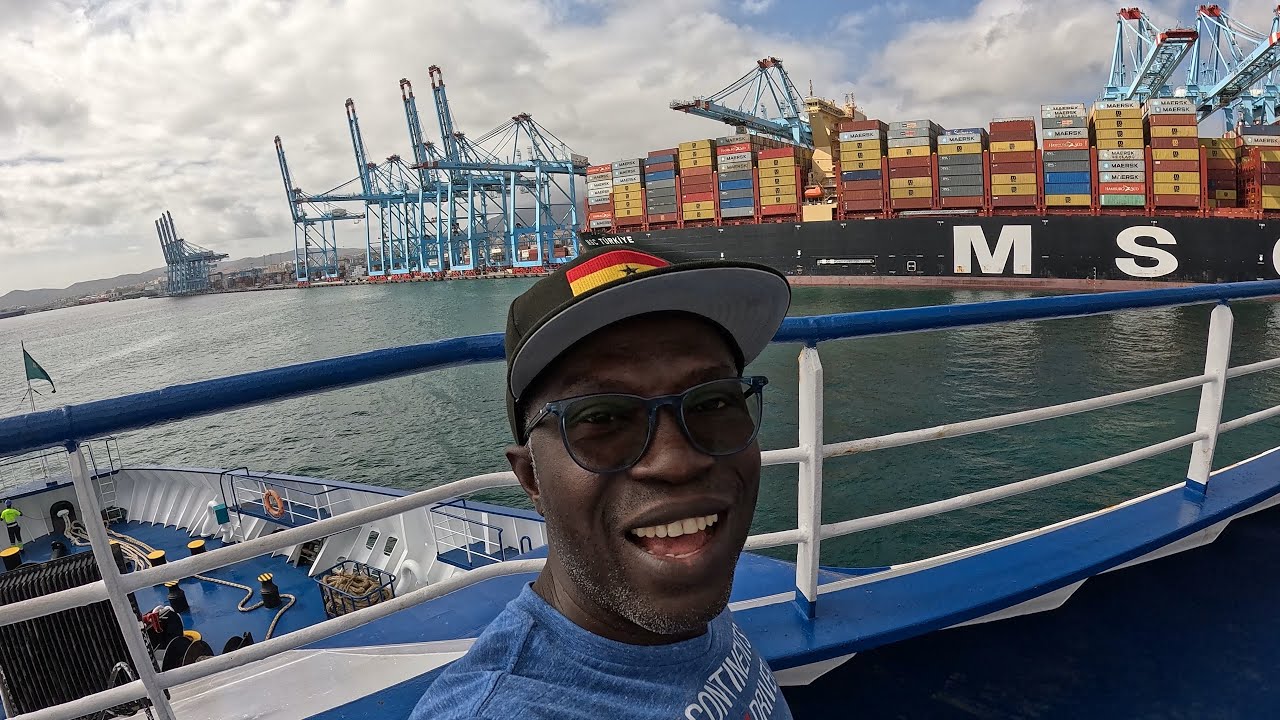 Пересечение границы между Африкой и Европой. 30 долларов США с человека — самый дешевый способ пу...