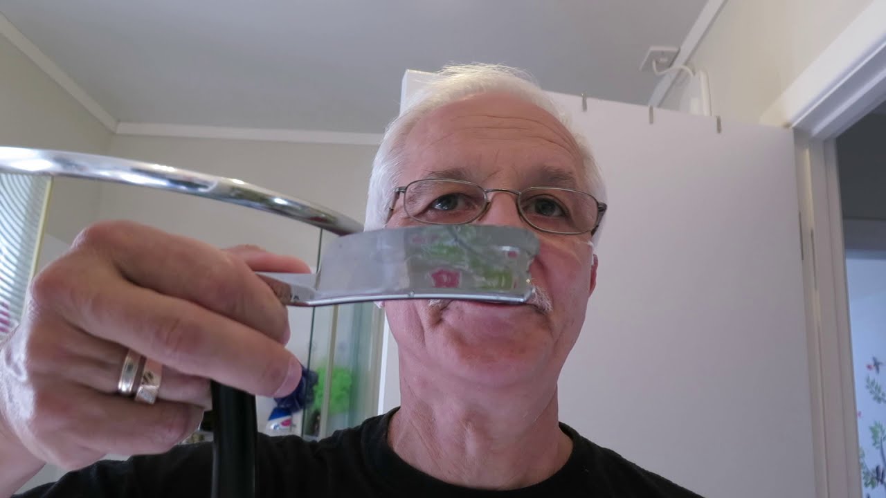 Бритьё опасной бритвой Wade & Butcher for barbers use 17/16 straight razor shaving