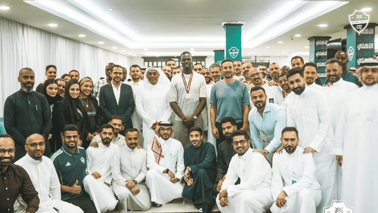 تكريم خاص لبطل إفريقيا إدوارد ميندي 🏆💚