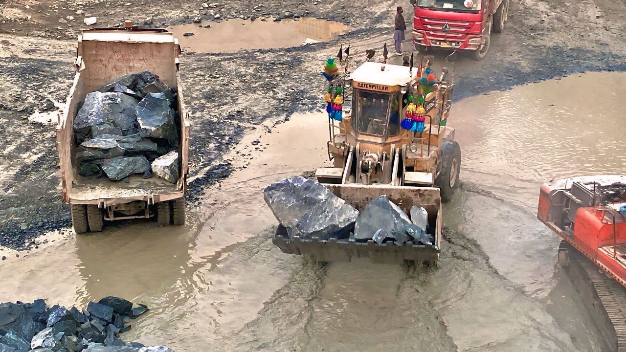 Sooper Stone 🗯️ Massive Rock Loading Show By Powerful 966 Wheel Loader 