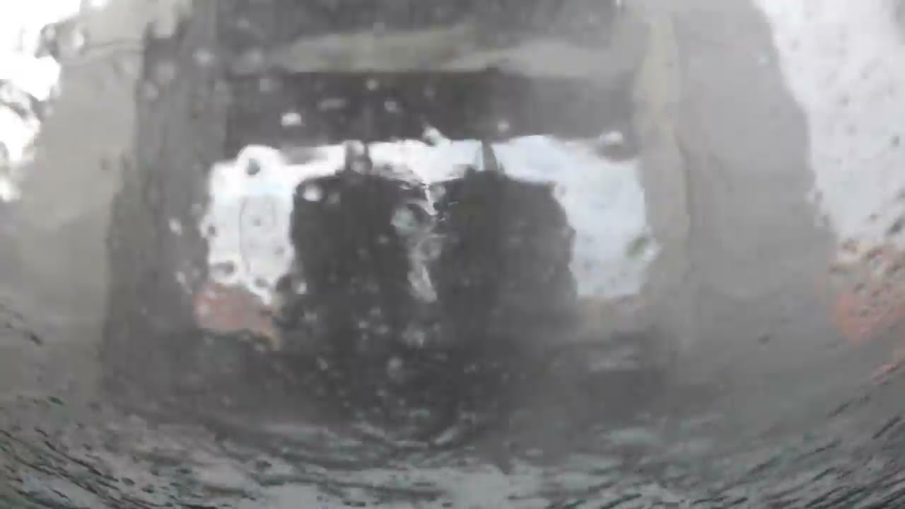 Inside car wash tunnel (Tunnel de lavage, Autowäsche, Waschanlage, Aвтомойка) Christ Wash system