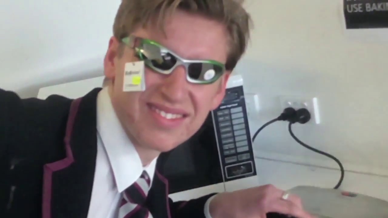 Year 12 Revue 2017 : Hey Haileybury, you don't own me