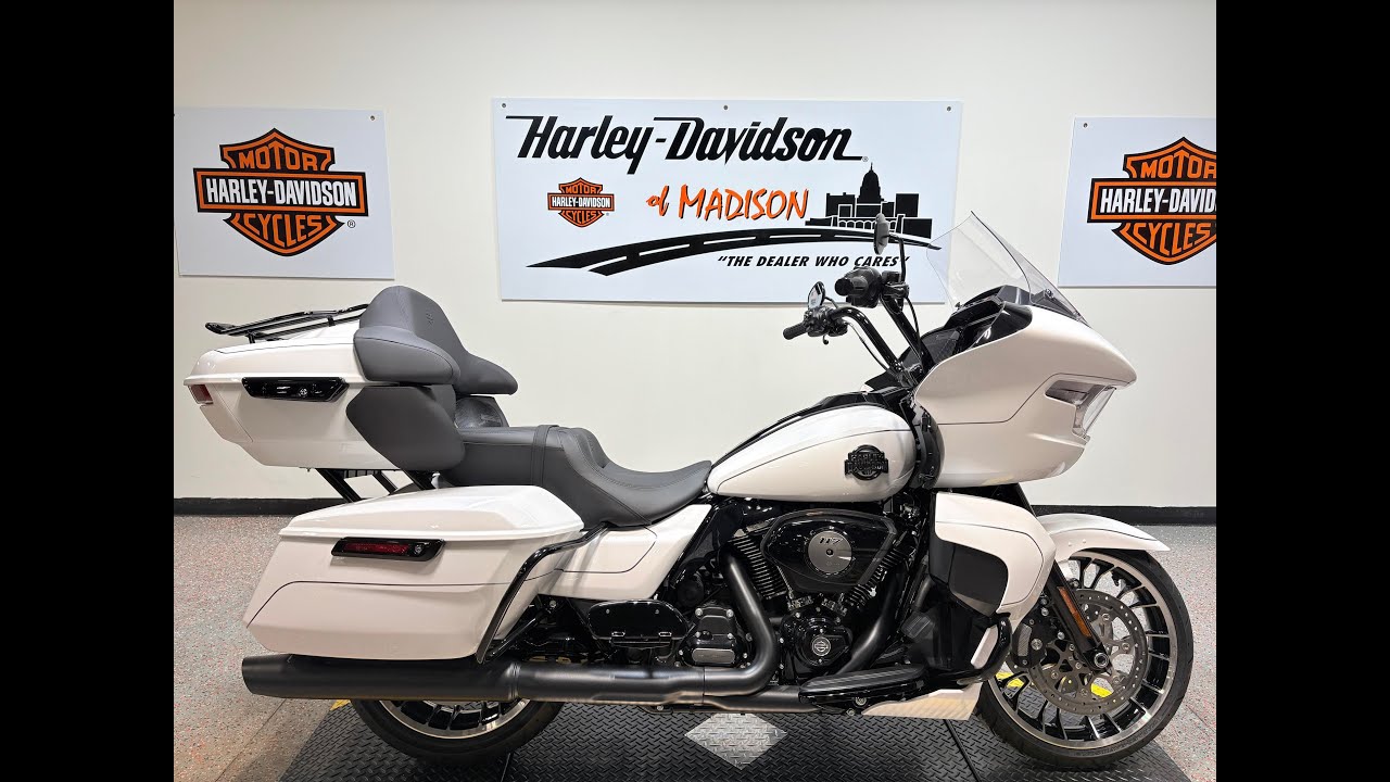 2026 FLTRXL Harley-Davidson&reg; Road Glide Limited White Onyx Pearl Black Trim