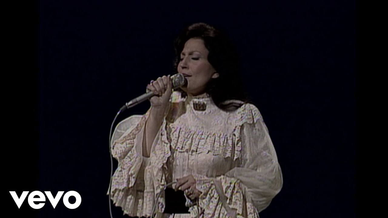 Medley of Walkin After Midnight/Sweet Dreams/Back In Baby's Arms/Crazy (Live)