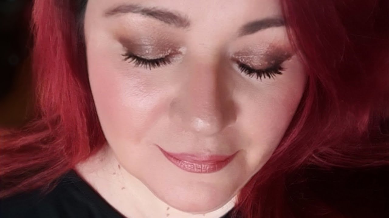 Egy nem direkt Mocha Mousse 2025 🤎 smink #ildikobeauty 🍫 kr&eacute;mes term&eacute;kekkel ☕️🍩🍪