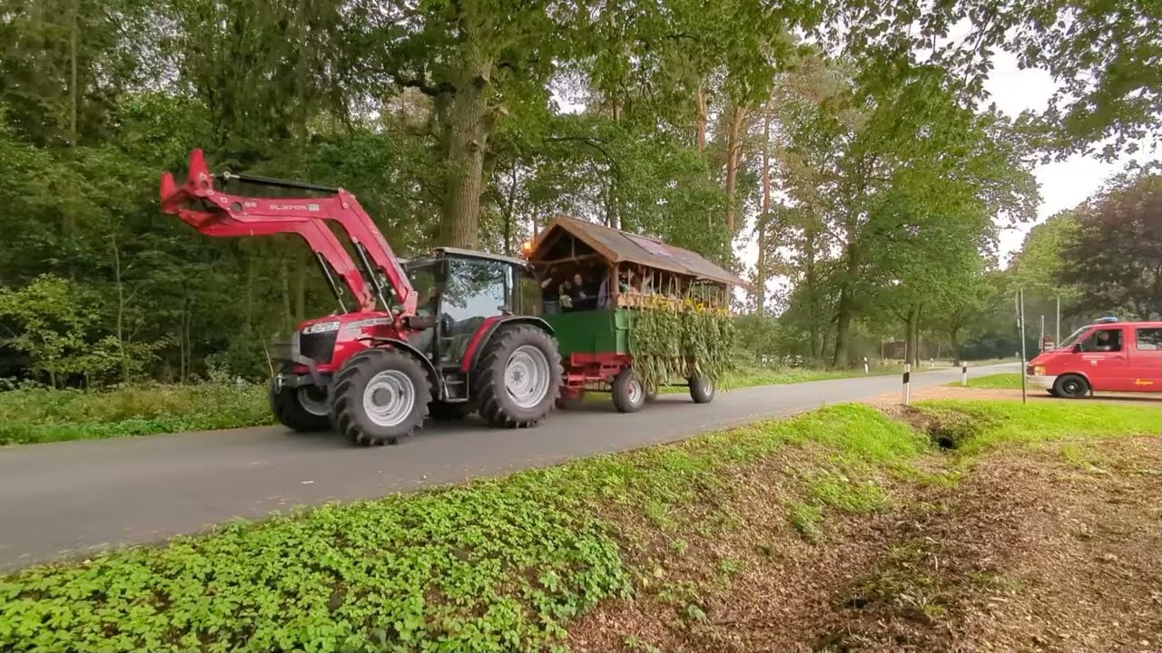 Erntefest 2023 in Holte-Langeln - Umzug der Erntewagen