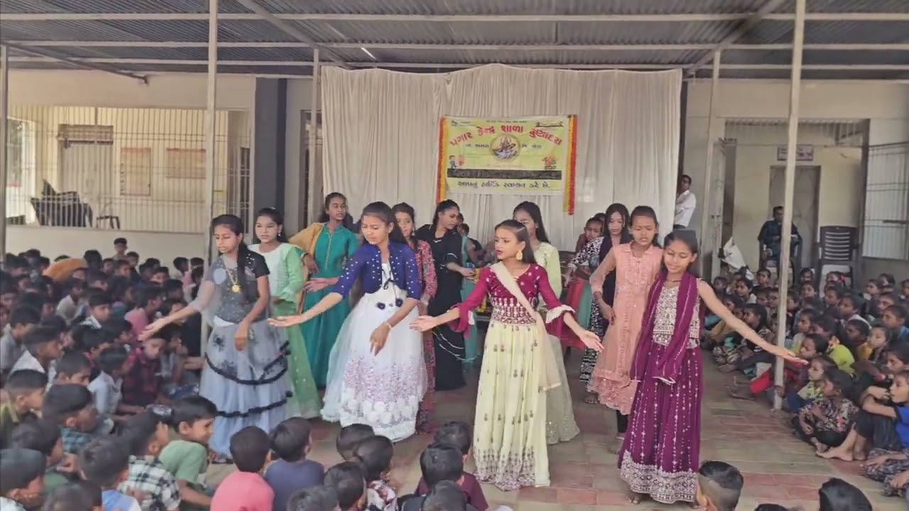 ધોરણ 6ના વિદ્યાર્થીઓનો ધોરણ 8 ના વિદ્યાર્થીઓ માટે વિદાય ડાન્સ.... #governmentschools #farewelldance