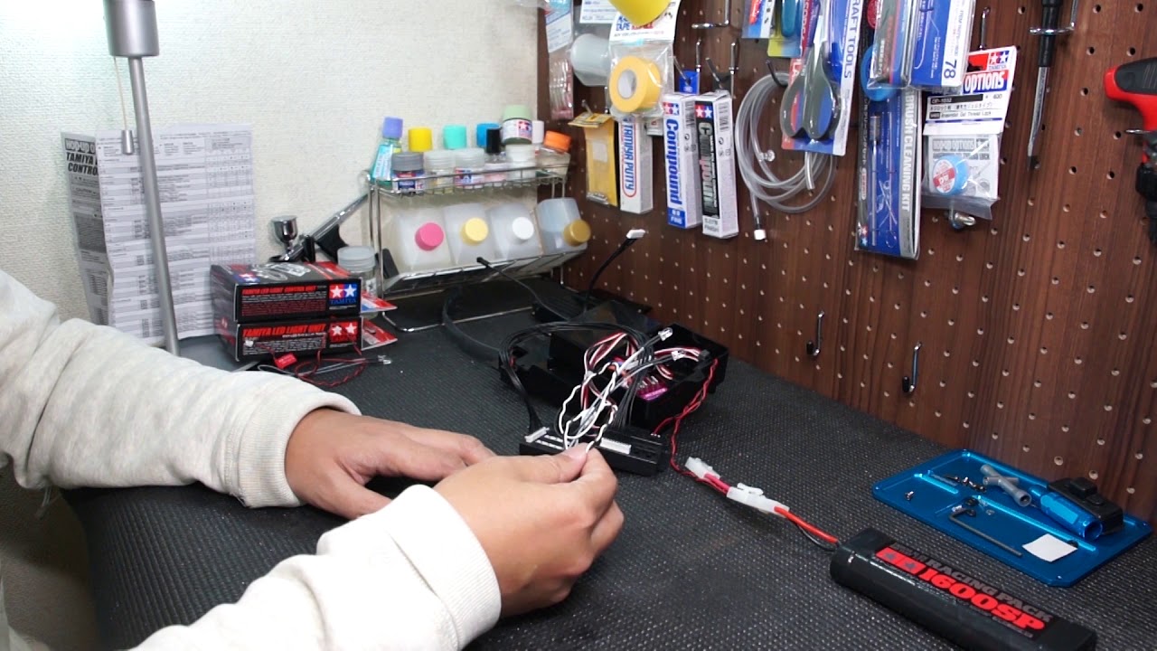 トヨタ ハイラックス 4WDハイリフト RN36 ⑪工程31～34 LED LIGHT UNIT TLU-01 TLU-02