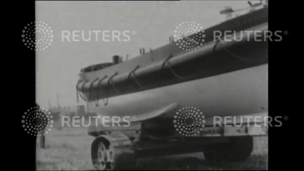 1927 UK: Amphibious tractor for launching lifeboats