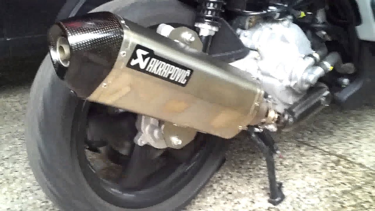 Aprilia SR MAX 300 Akrapovic