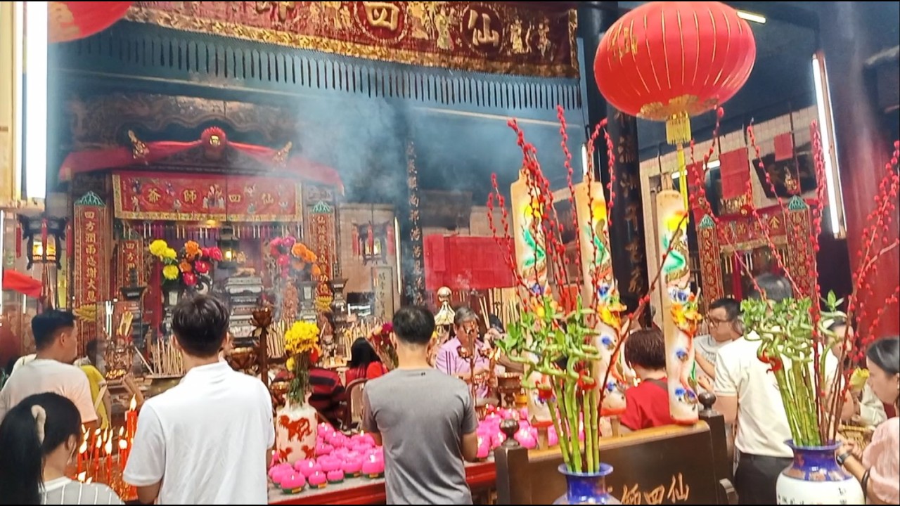 Sin Sze Si Ya Temple during CNY (KL's Oldest Chinese Temple) (Kuala Lumpur, Malaysia)