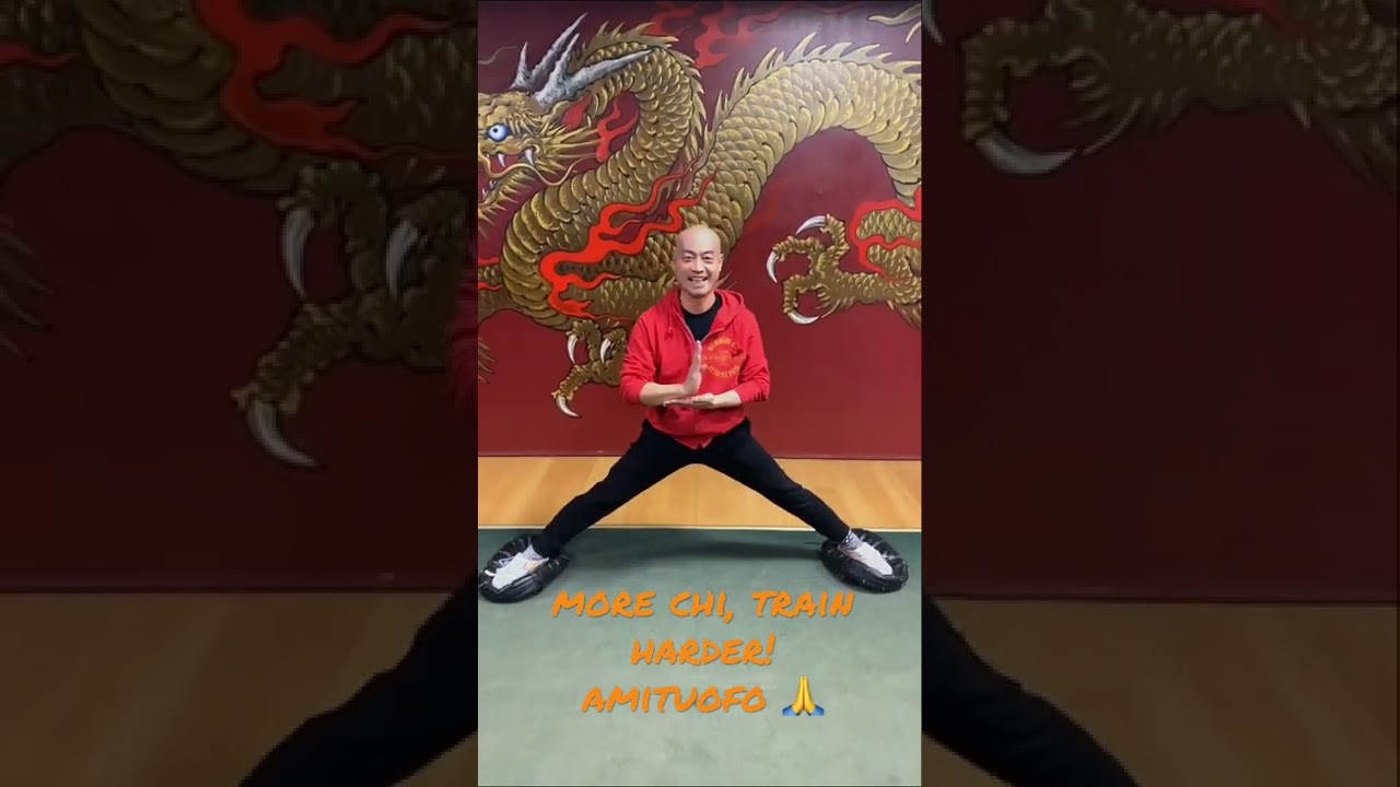 Shifu Shi Yan Ming drops into splits! #Shaolin