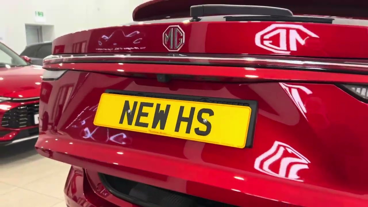 MG HS Trophy in Dynamic Red