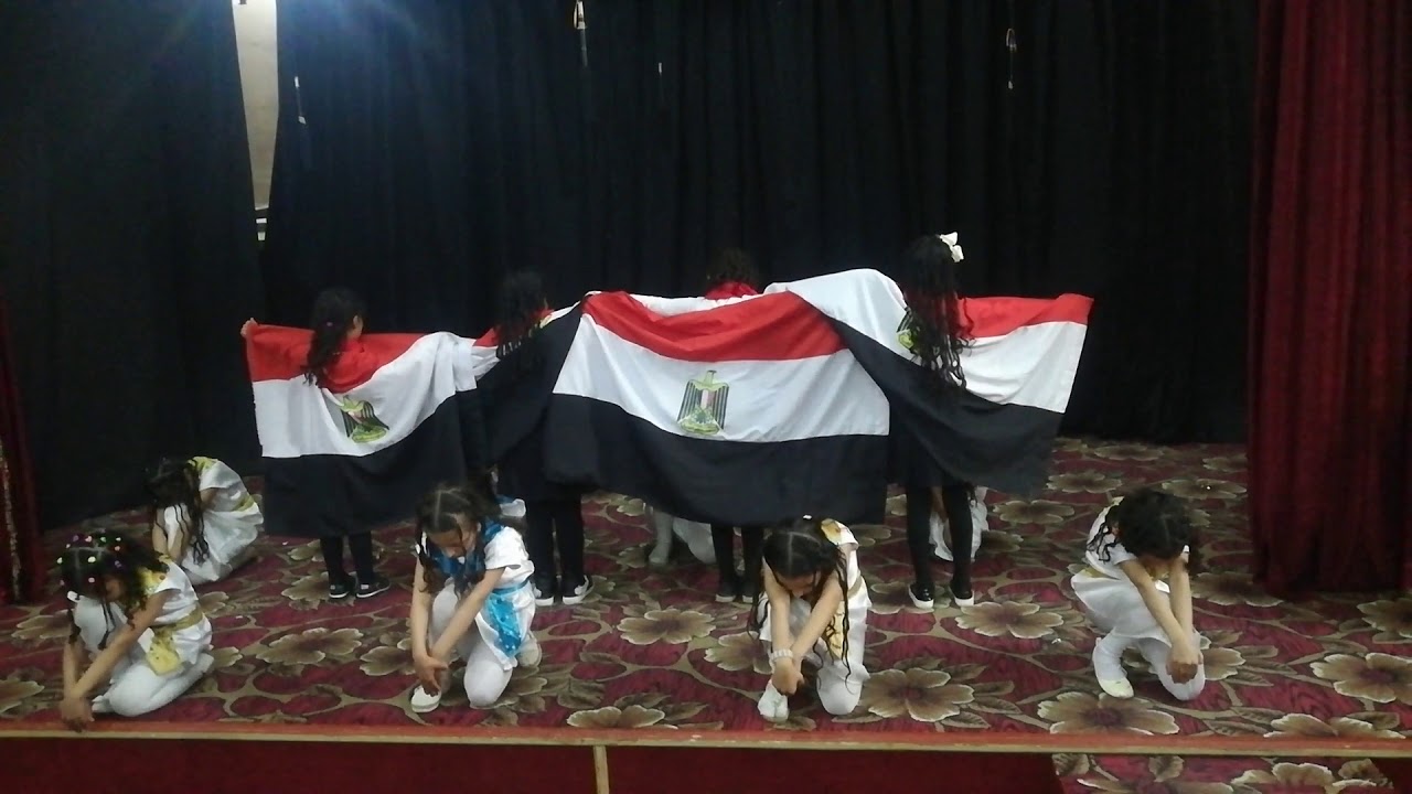 استعراض مصر بتناديكم المركز الأول أعياد الطفولة 2018 مدرسة زيتون الرسمية لغات